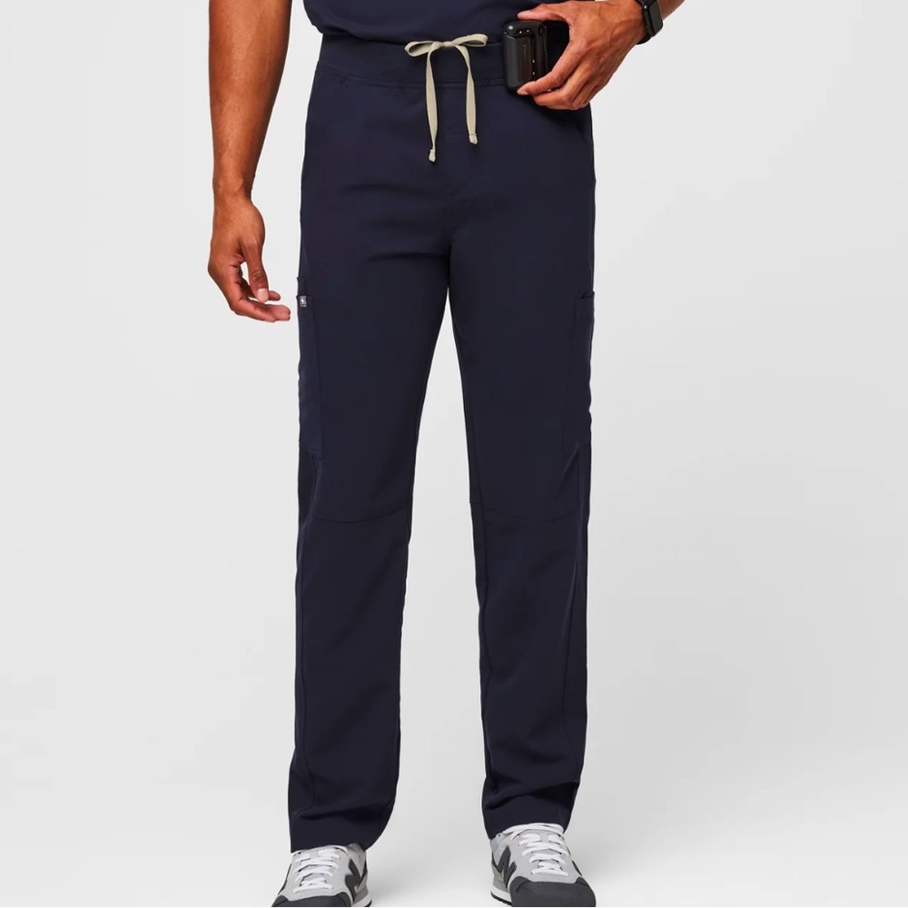 Figs Men’s Axim Cargo Scrub Pants